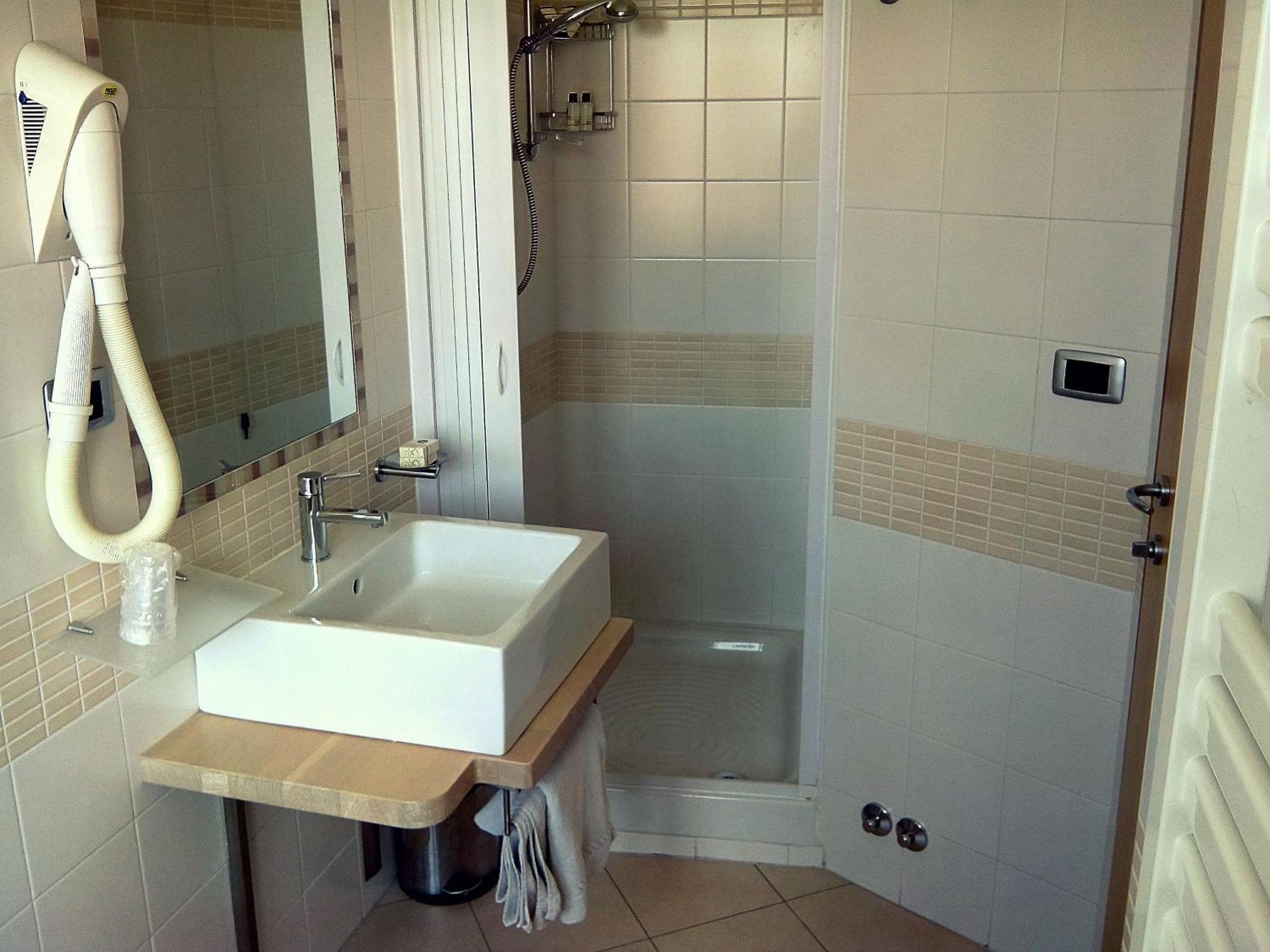Hotel Conte Ruggero Серра-Сан-Бруно Номер фото