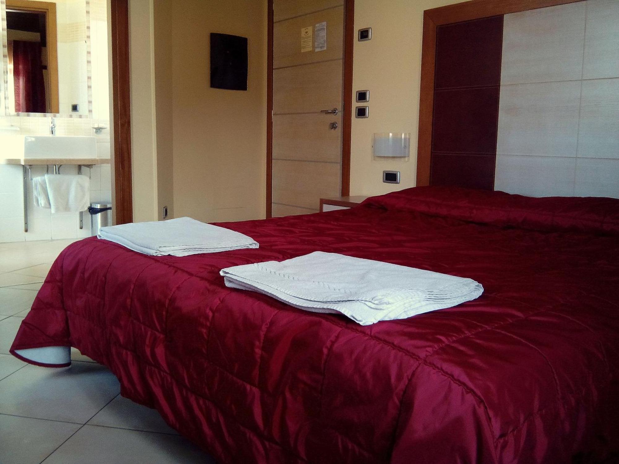 Hotel Conte Ruggero Серра-Сан-Бруно Номер фото