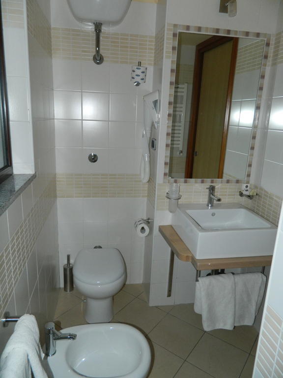 Hotel Conte Ruggero Серра-Сан-Бруно Номер фото
