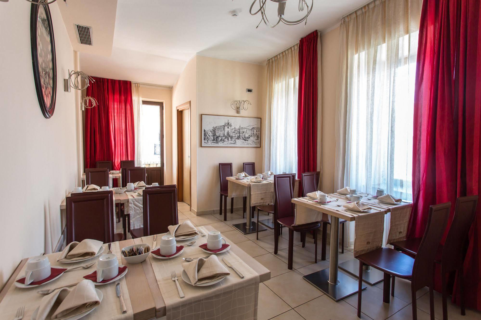 Hotel Conte Ruggero Серра-Сан-Бруно Екстер'єр фото